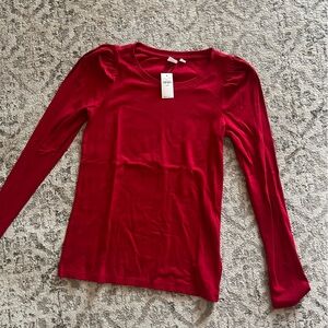 BNWT gap red sleeve t-shirt.